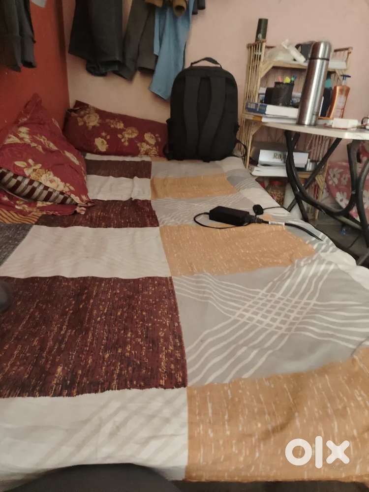 1 bed available for male bachlor. Near Jamuna appartment ,Boring road.