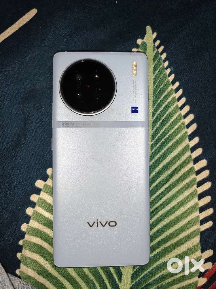 Vivo X90. (8/256) With bill box and charger