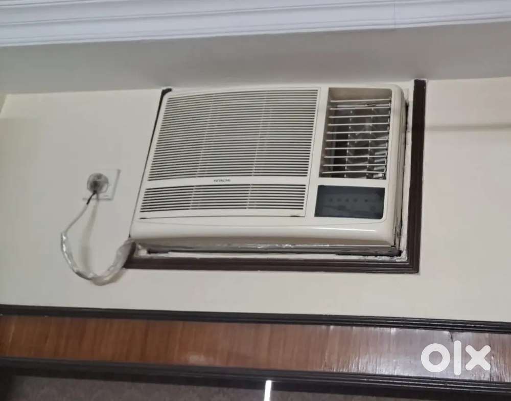 Hitachi 1.5 Tonne Window AC sparingly used