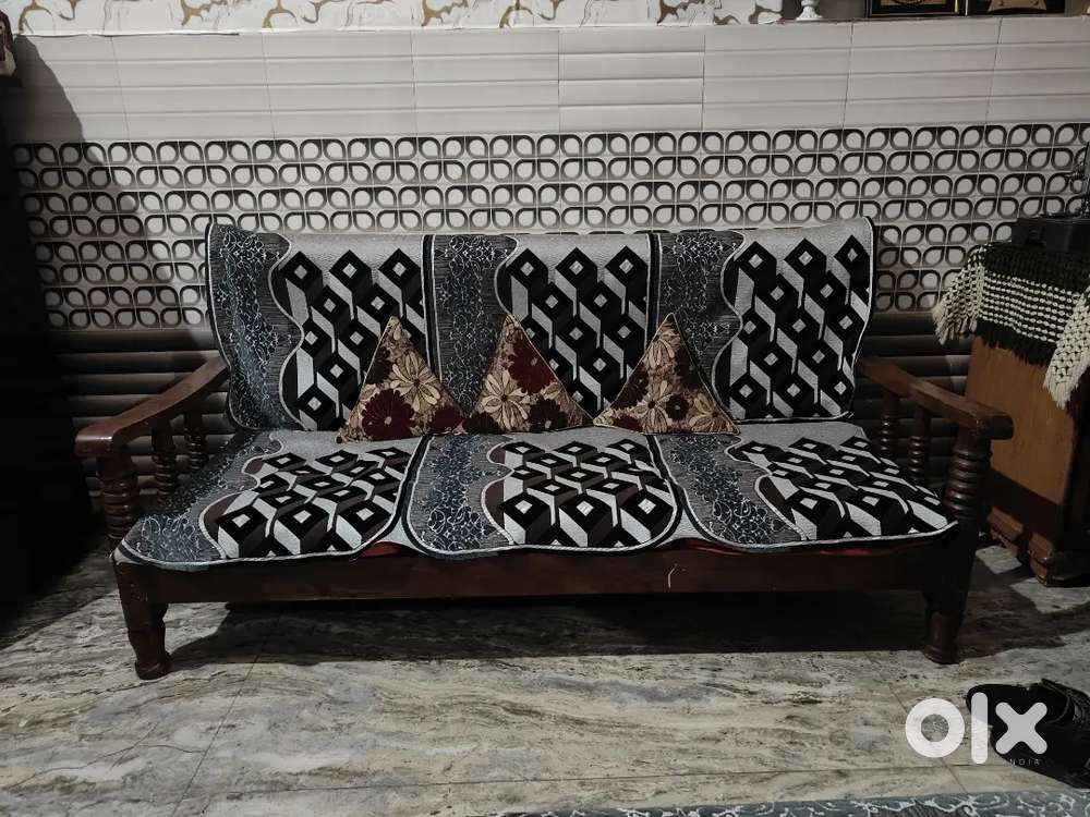 Five Seater Sofa set with Table