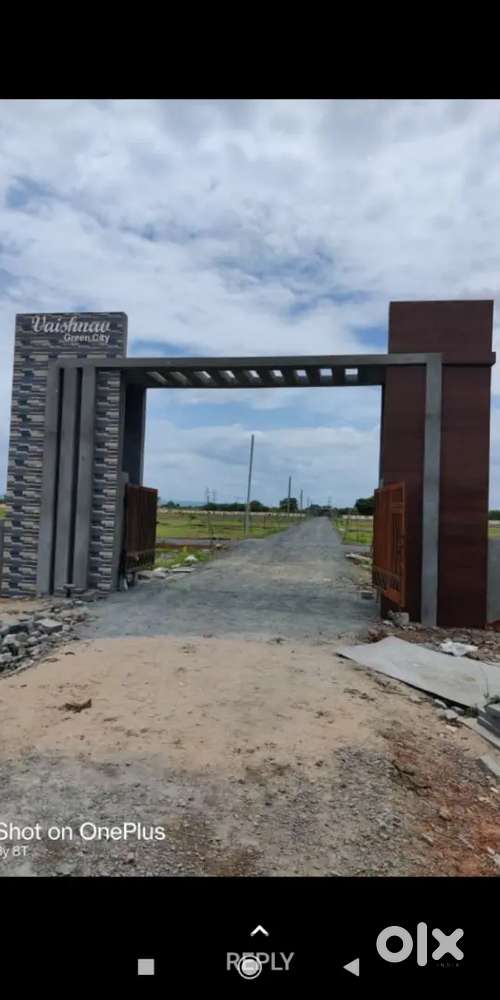 Cent 3,00,000 lak 4 /793 cents