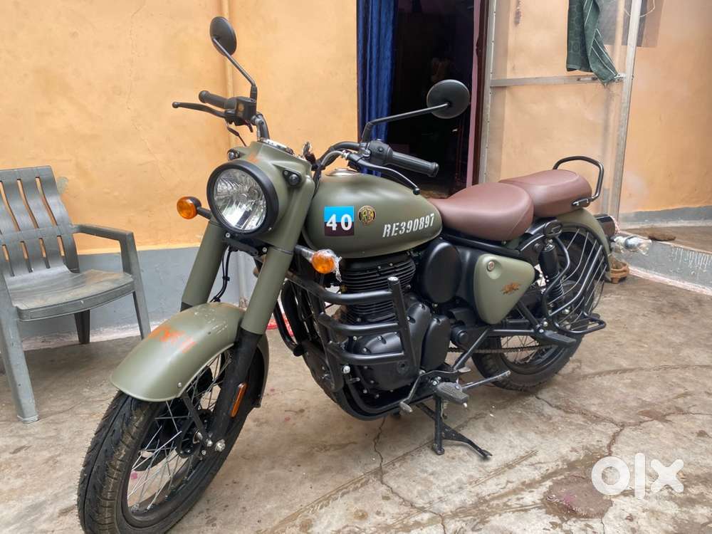 Well maintain bike with leg gard and mad cover