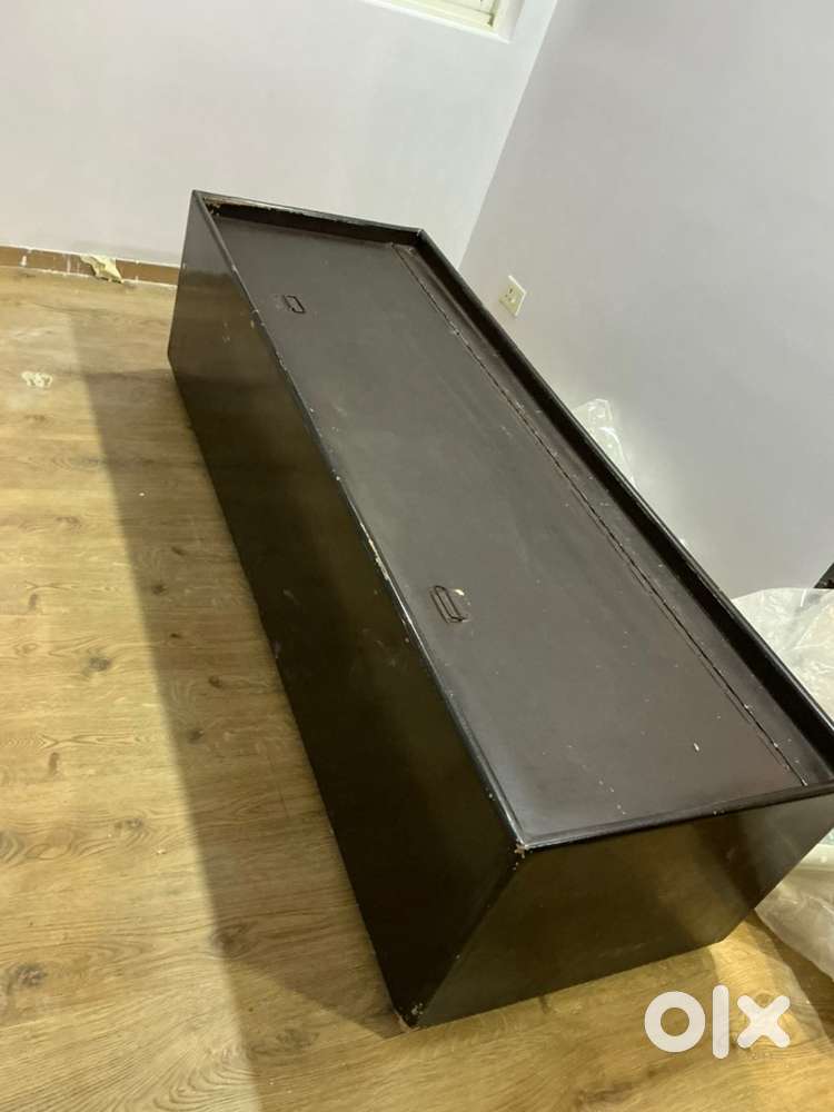 Wooden Storage Bench with Cushion Top – Strong & Spacious”