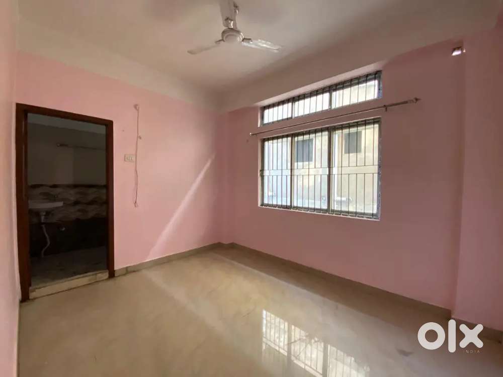 2bhk flat for sale. (All community allowed)