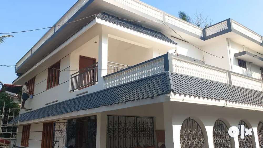 14 cent 3200 sqft posh house in posh area in Thiruvalla town 1.5 cr