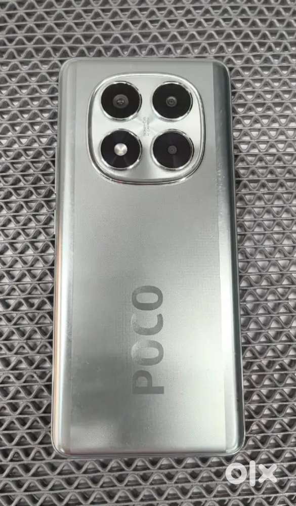 Exchange poco x7 5g 5 month old minor glass crack. 8/128.