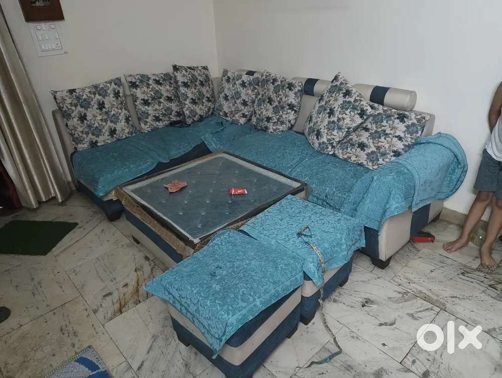 7 seater sofa with center table
