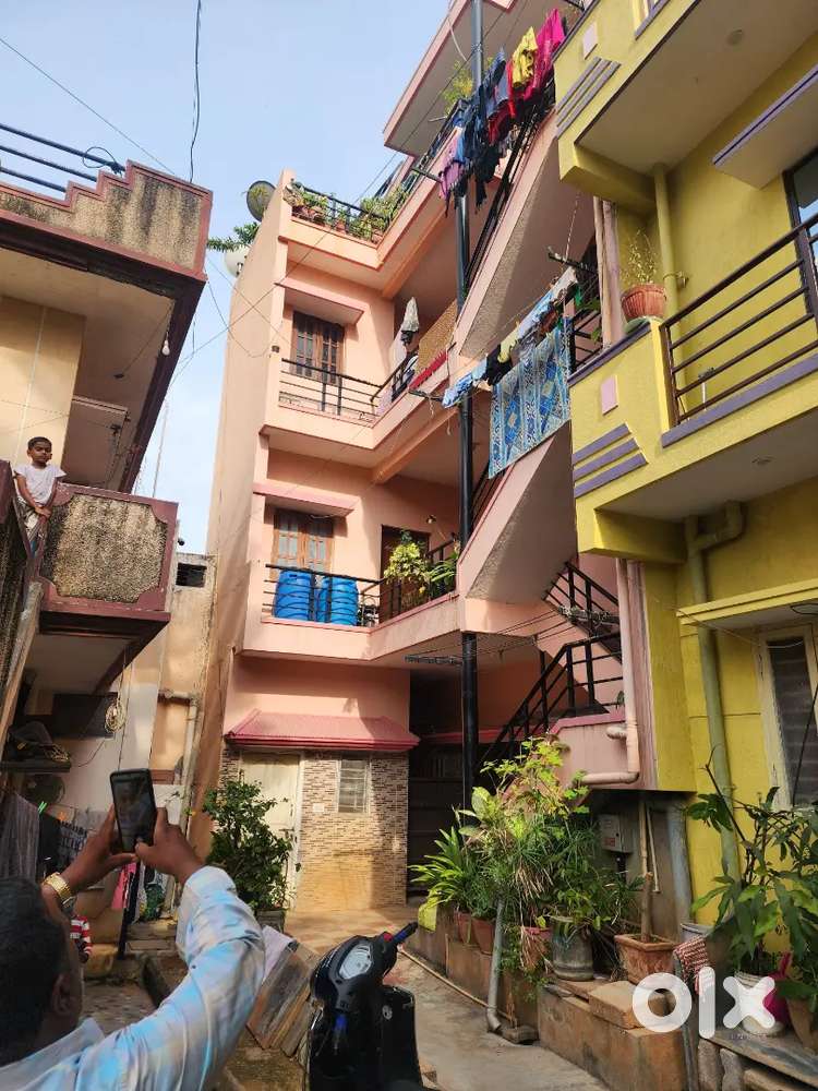 Independent building for sale with good monthly rental return