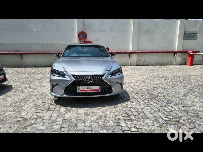 Lexus ES 300h Luxury, 2023, CNG & Hybrids