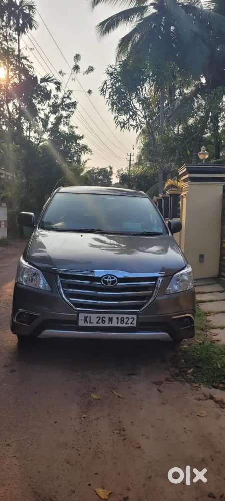 Toyota Innova 2012 Diesel 290000 Km Driven