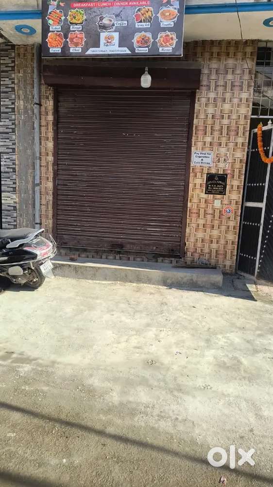 Shop avilable for rent best location for small cafe and saloon