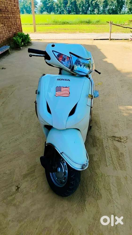 Army man use Activa