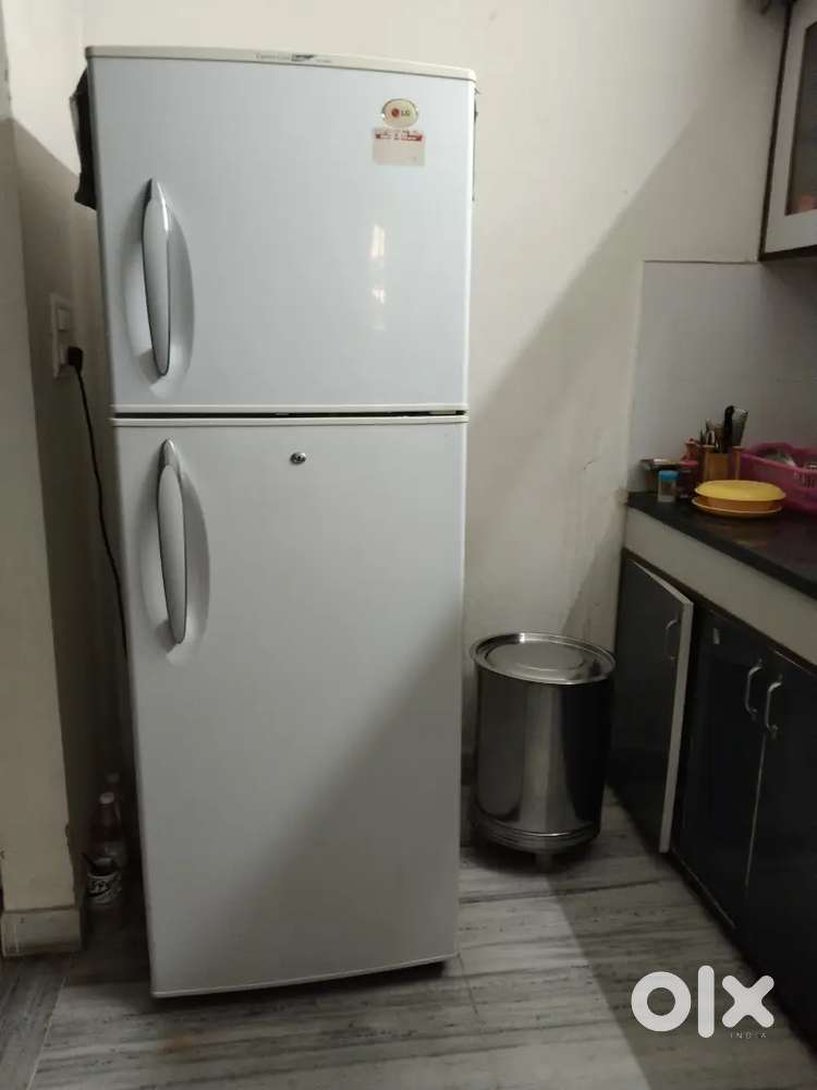 LG DOUBLE DOOR FRIDGE 300 LITRE FOR SALE