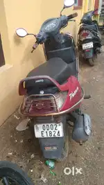 well mainntained hero pleasure scooty