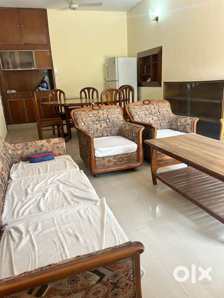 Independent flat  2BHk furnihsed for rent for family sector 43