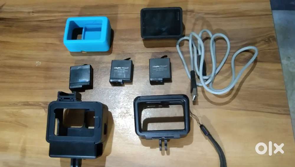 Gopro 7 4k 30fps  with- 2 mount 3 battory, charging data cable