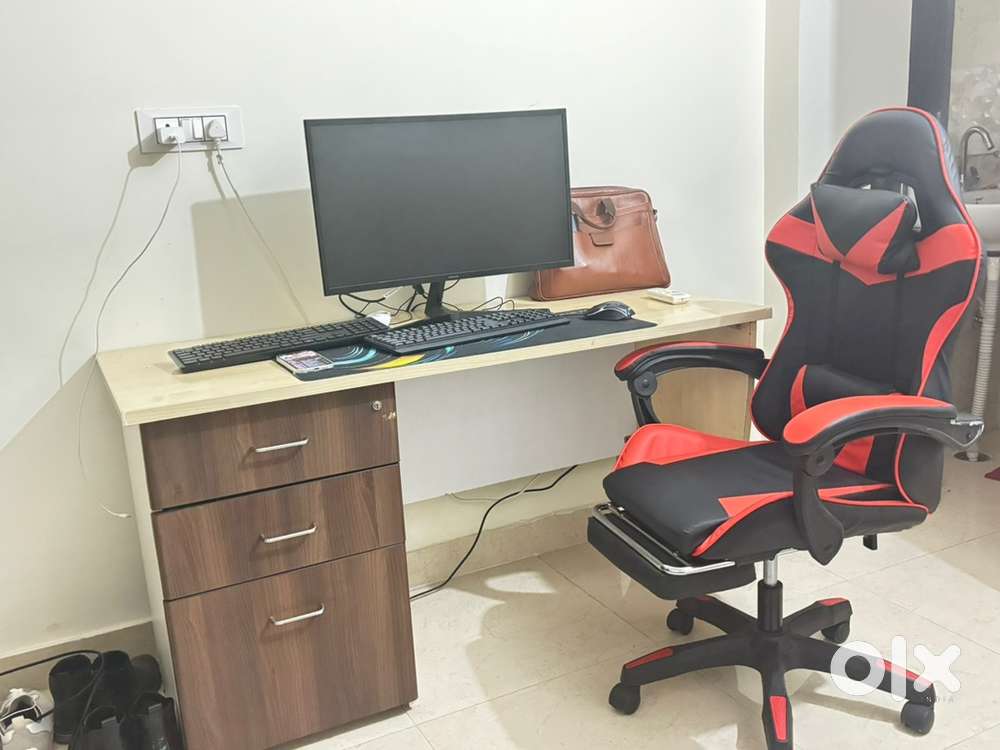PC table and 2 gaming chair