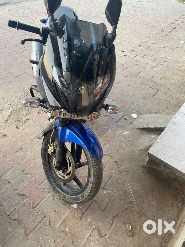 Pulsar 220 Black and blue colour