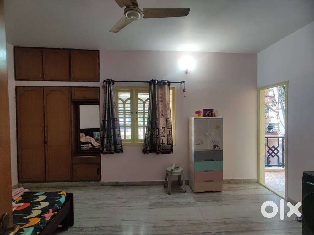 2 BHK Semi-Furnished Apartment for Lease in Indiranagar – East Facing