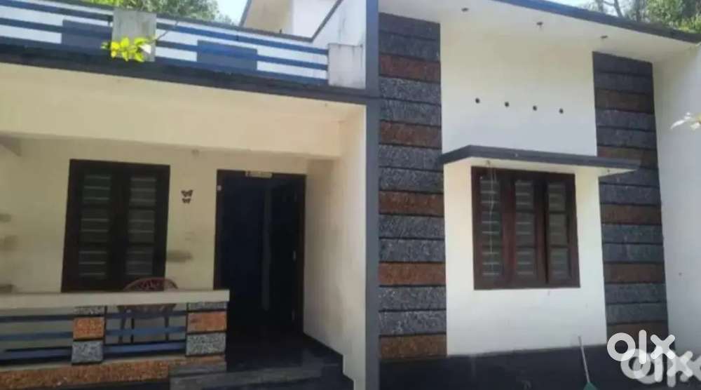 House near Cherthala കെ  മരത്തൂർവട്ടം അമ്പലത്തിലെ സമീപം