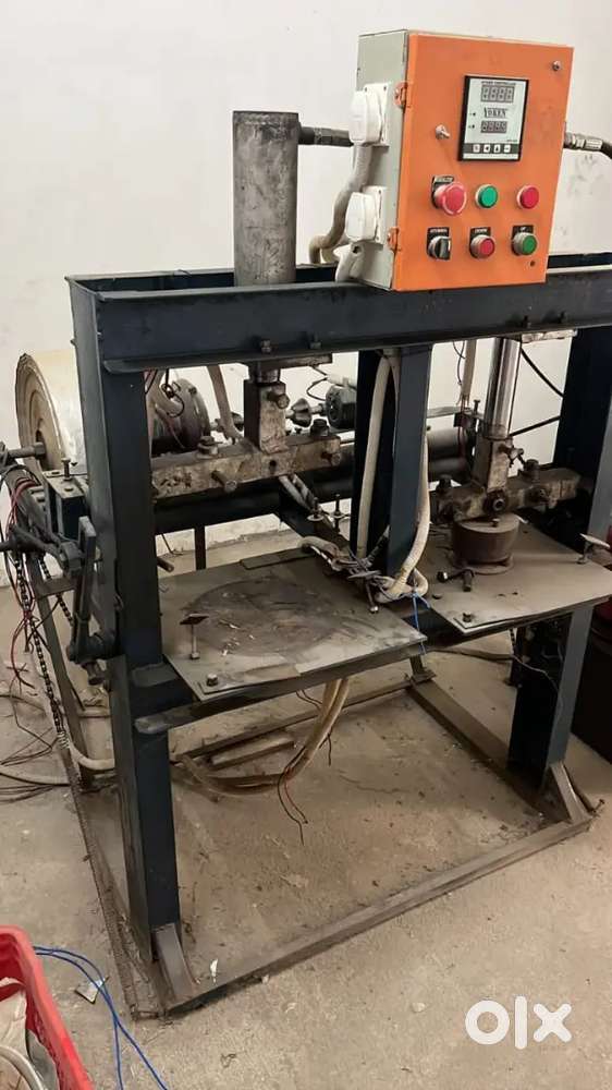 Paper plates machine