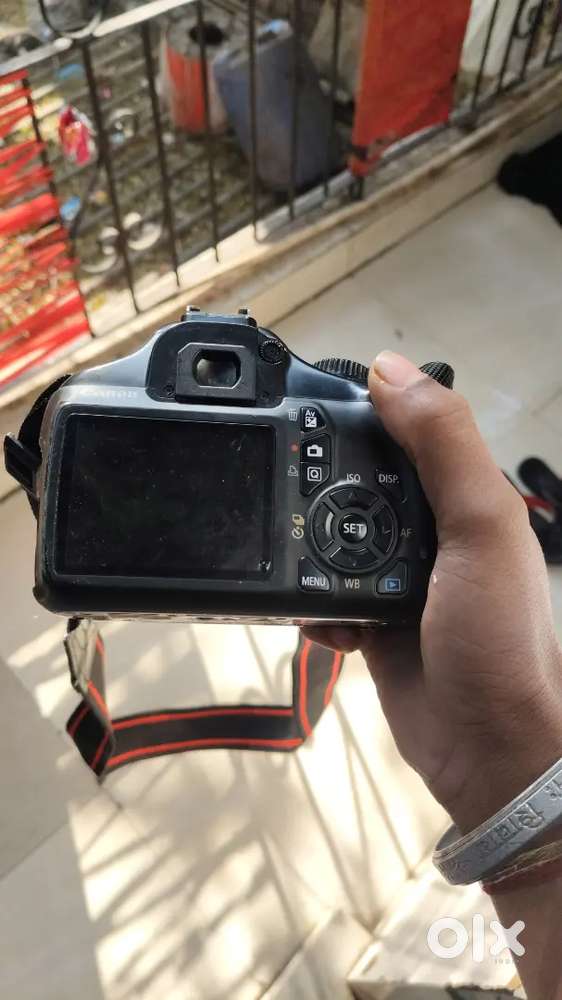 Canon d1100