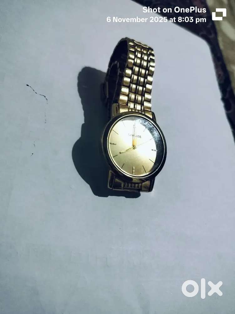 Watch condition is good but its bucklel is damage you can repair it