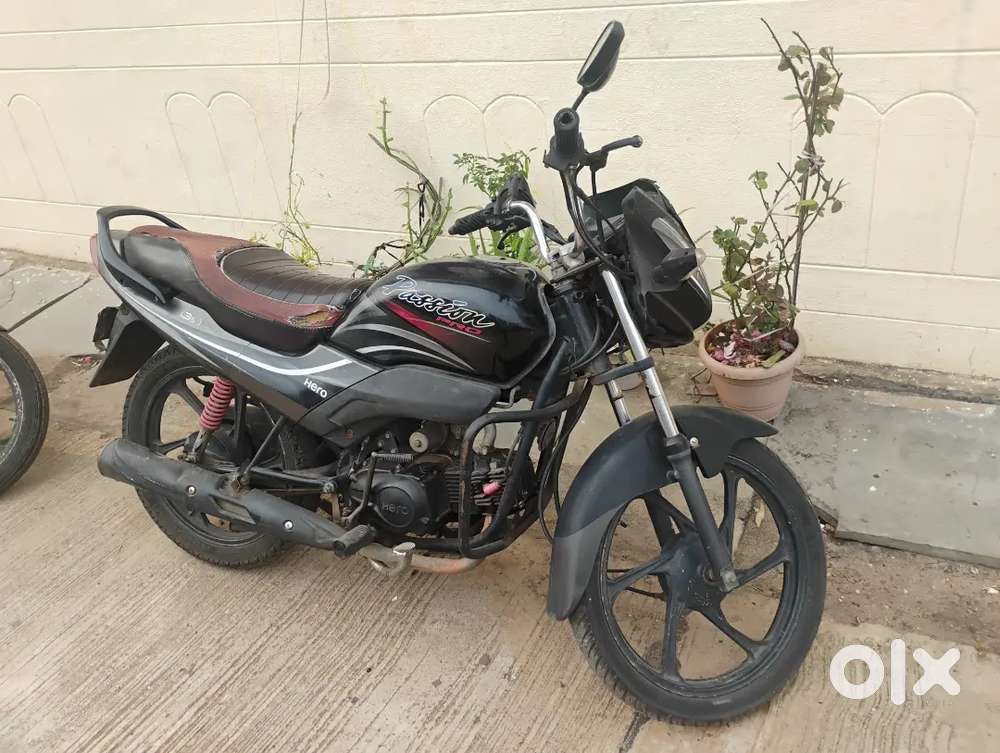 Good condition.  Only vehicle small crack s