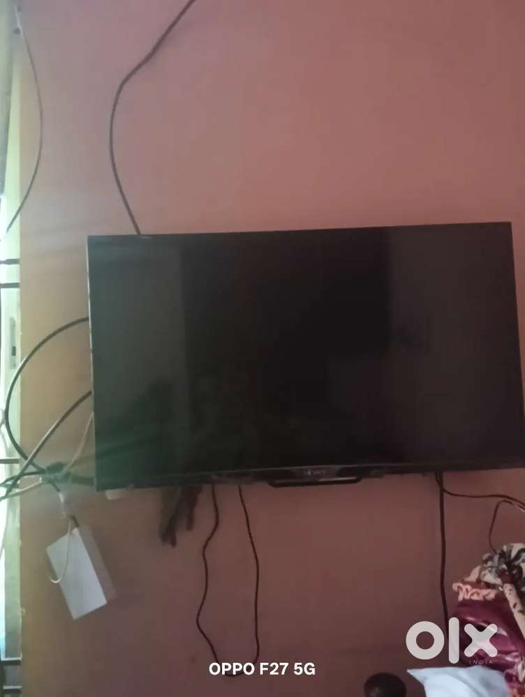 Sony Bravia tv with no scratches picture and sound quality agood