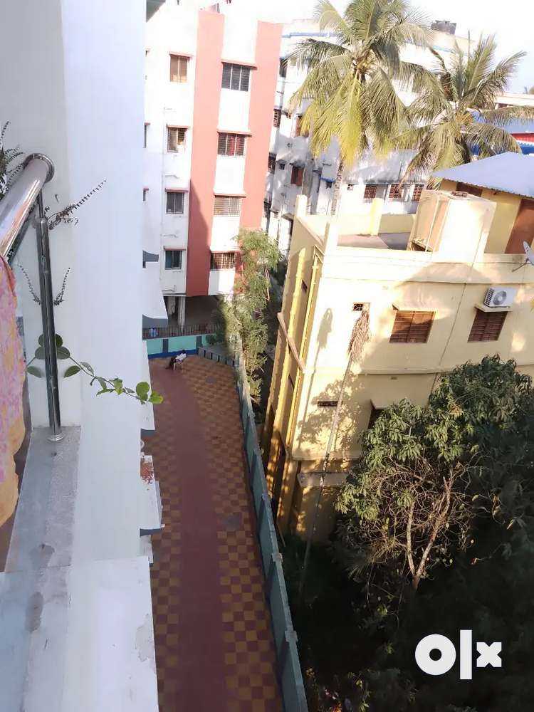 Urgent rent for i am moving out of Kolkata.(one balcony)
