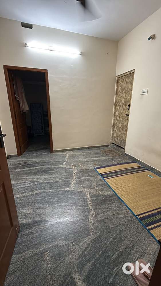 Looking for a girl room mate