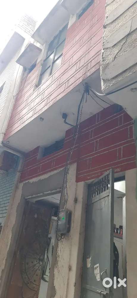 Acha area  hain sab cizz pass mein hain