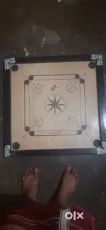 Carrom board