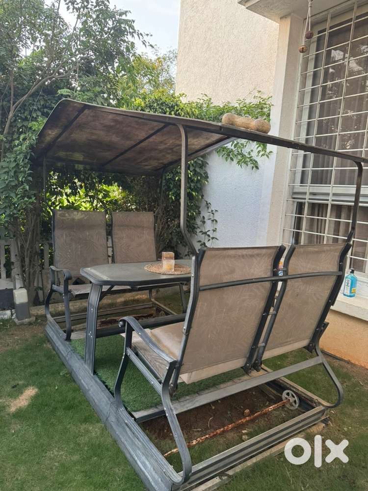 4 seater with table Garden Swing