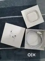 Untouch piece , new condition,apple original with bill box cable