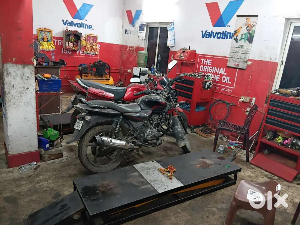 I want a mechanic for my bike garage