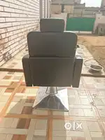 Salon chair