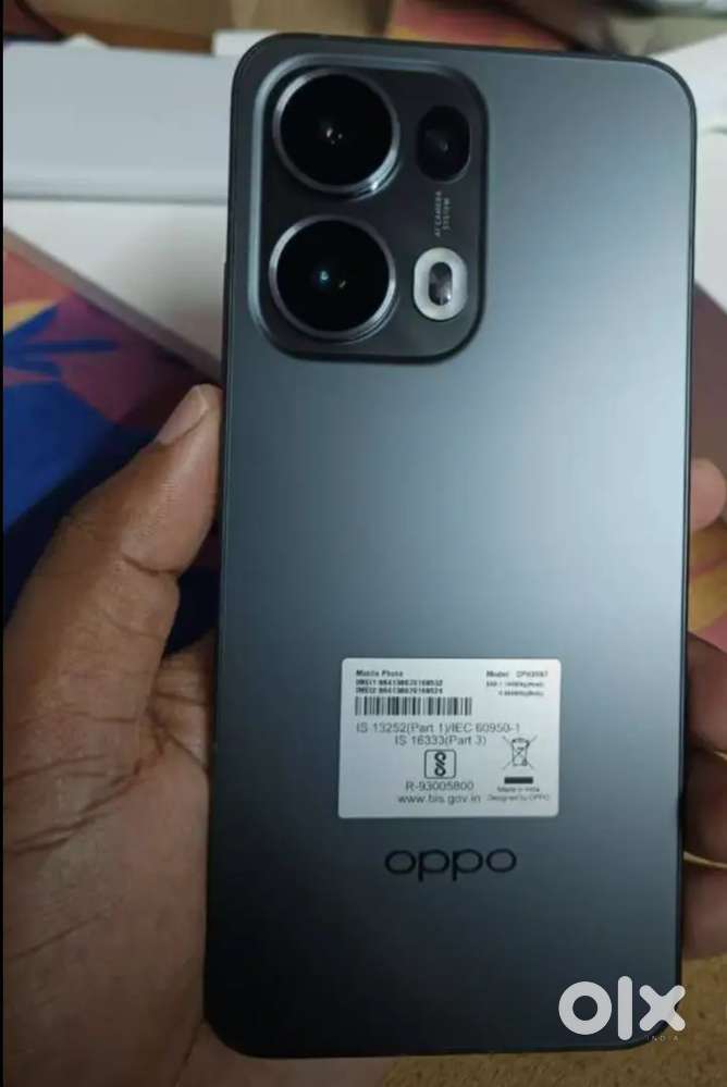 Oppo Reno13 Pro/ I phone 16 (black ,128)