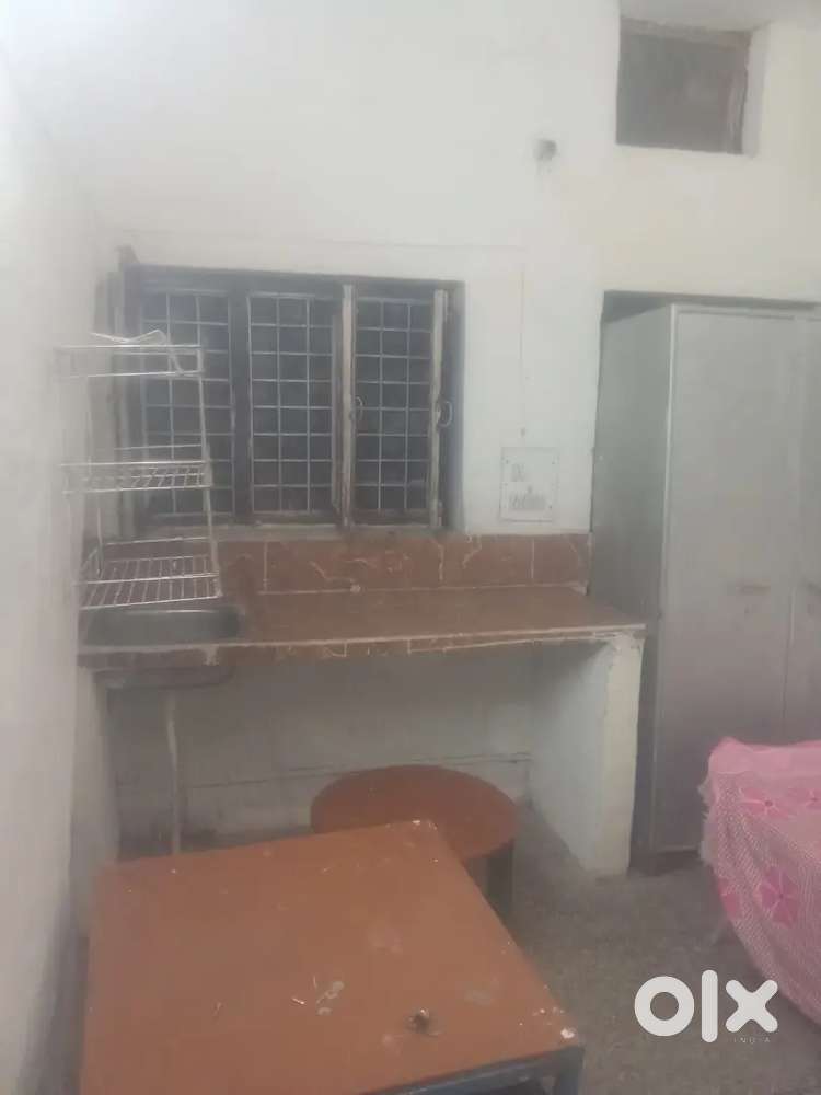 1 room for rent near wing no 3 premnagar for girl(student)