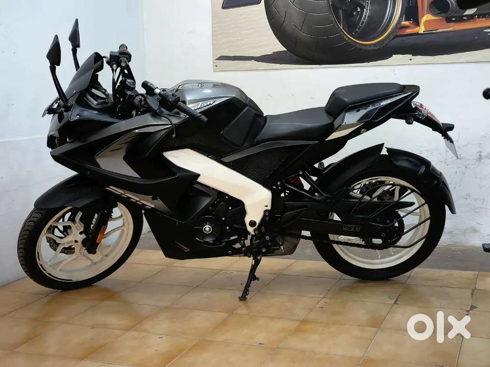 Bajaj Pulsar RS 200 ABS