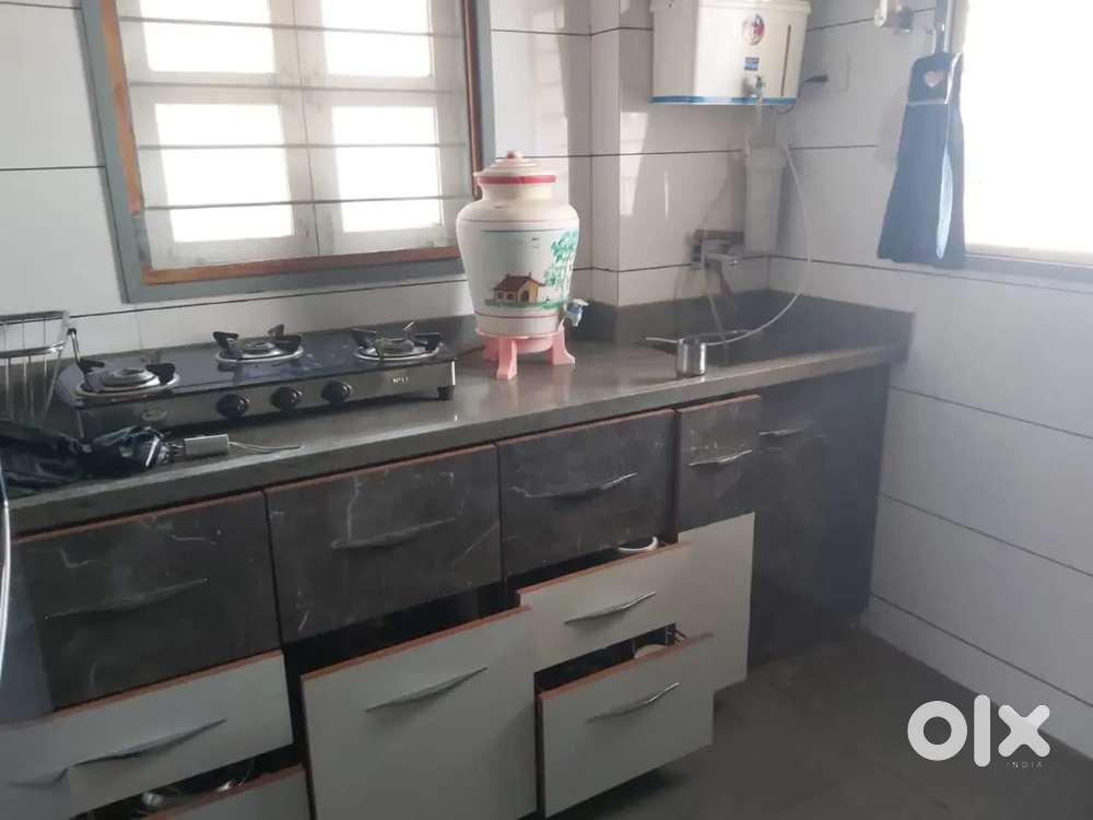 2bhk furnished flat 25000 Vastrapur bodakdev only family