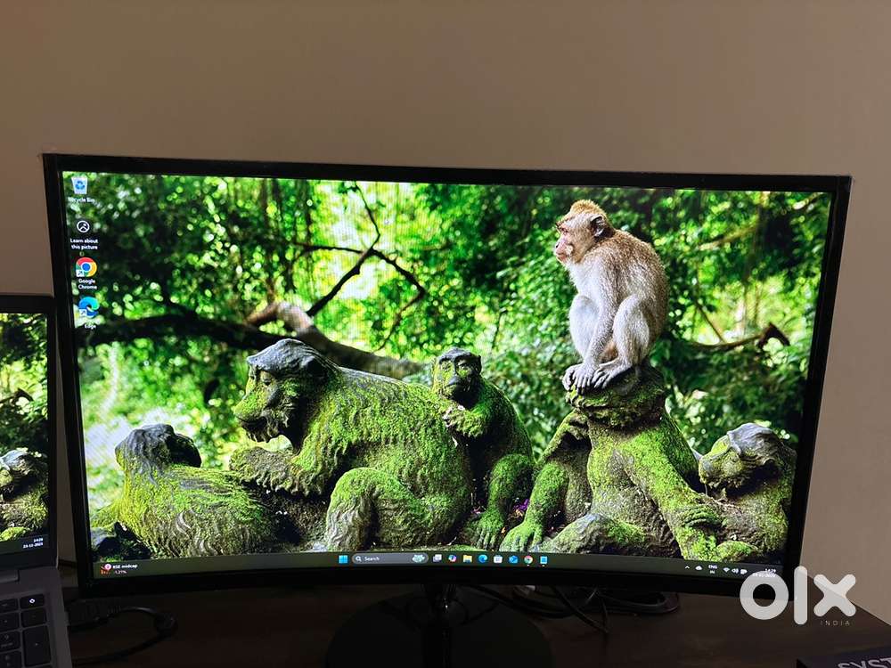 Samsung 27” Curved Full HD Monitor – Excellent Condition  Only ₹6,000