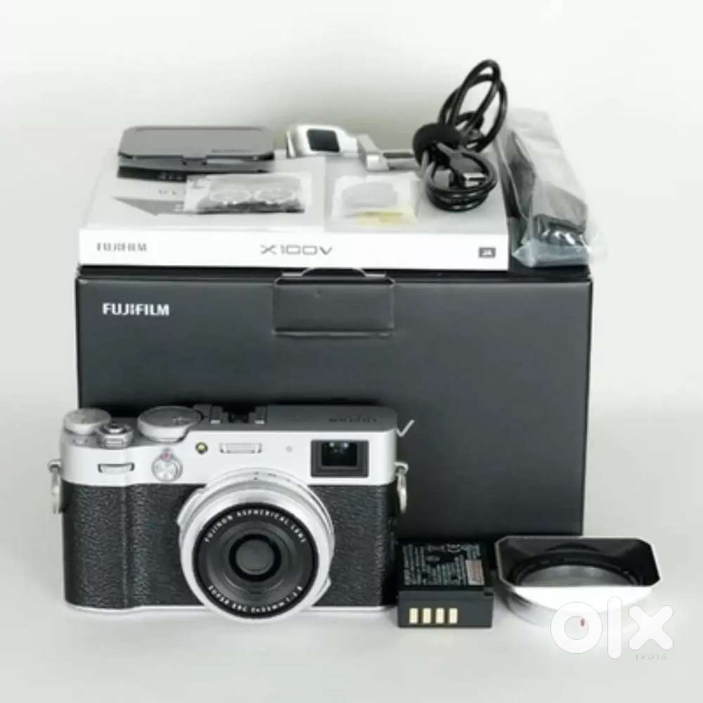 Used item FUJIFILM X100V Silver/ Compact Digital Camera.