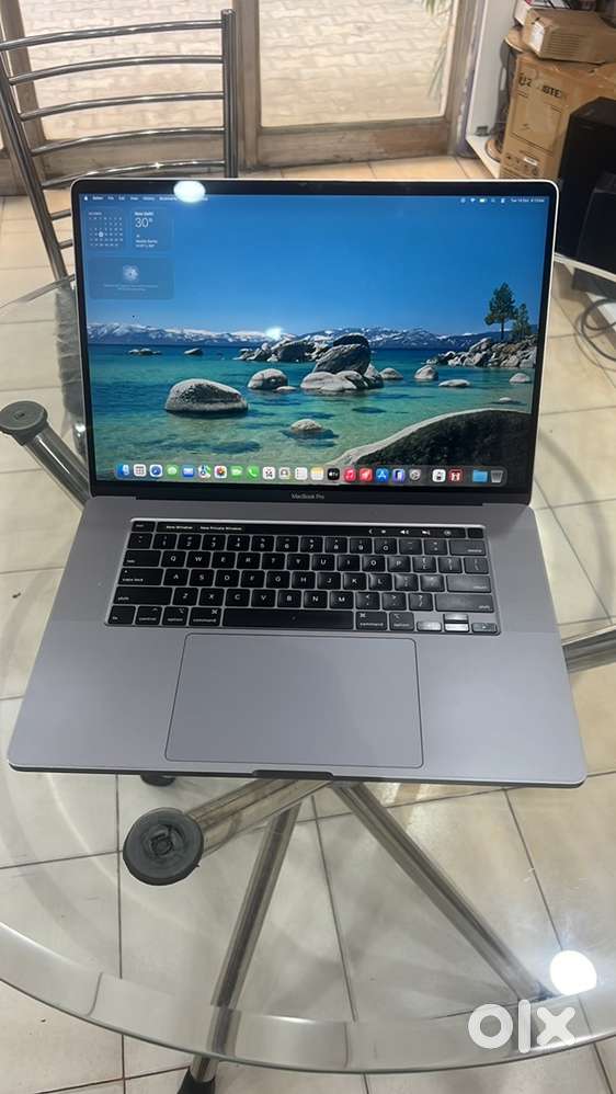 MacBook pro touchbar i7 16gb 512gb 15” Retina display. Rs 44k
