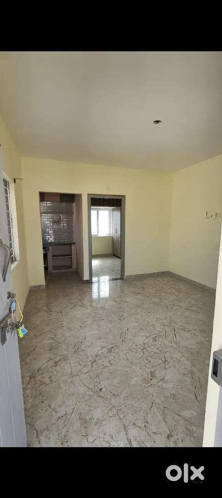 New building for rent with 24/7 water and CCTV surveillance