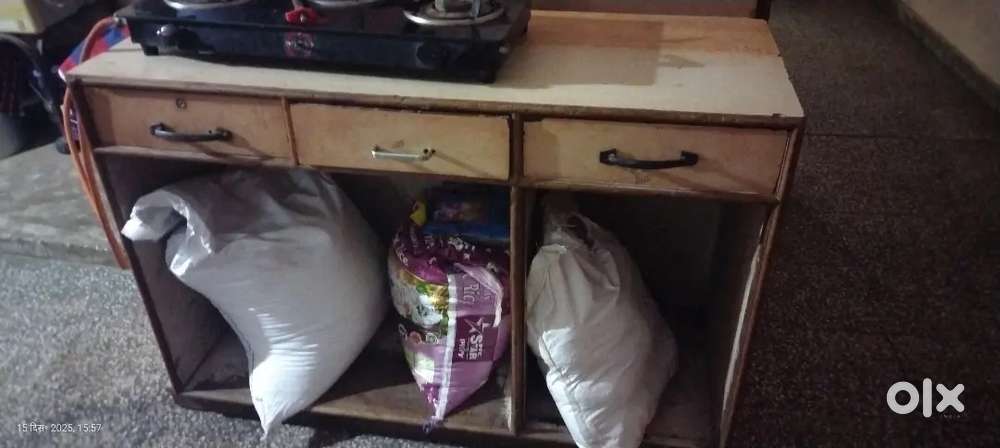 काउंटर  टेबल कुर्सी