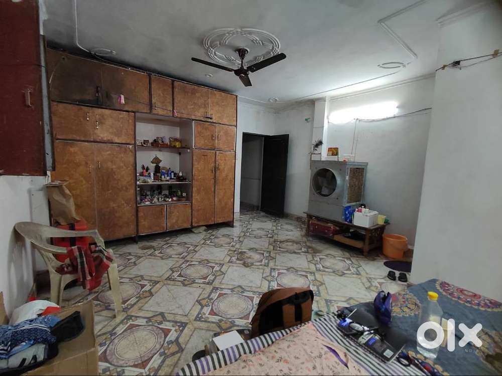 ONLY FOR GIRLS SHARING ROOM AVAILABLE IN HAJRATGANJ