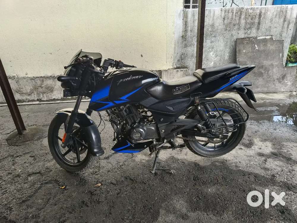 BAJAJ 150 -TWIN DISK BS 6,  A BIKE IN GOOD CONDITIONS