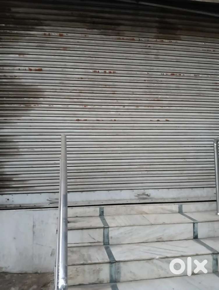 1100 sq.ft showroom maligaon on road side