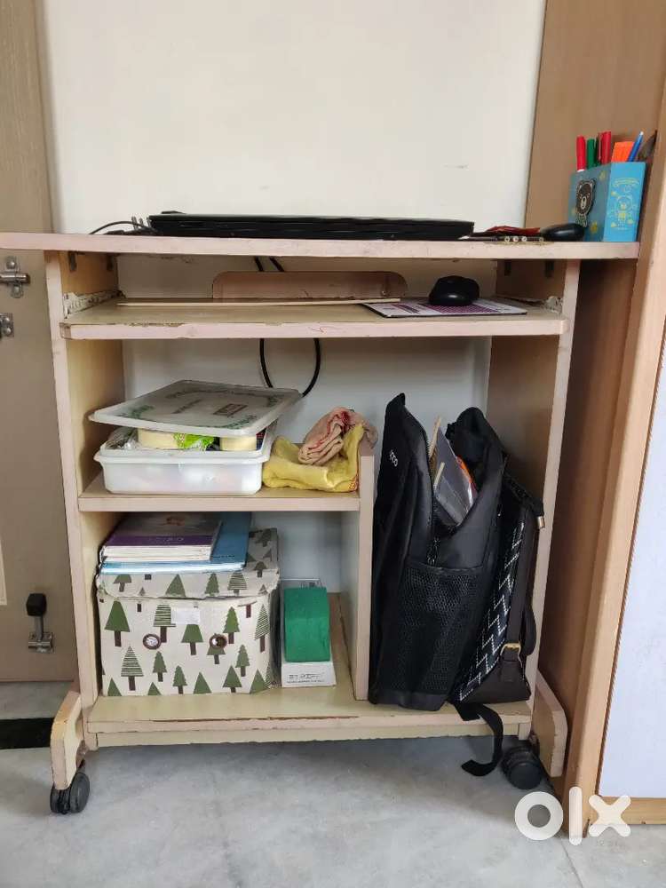 Computer table